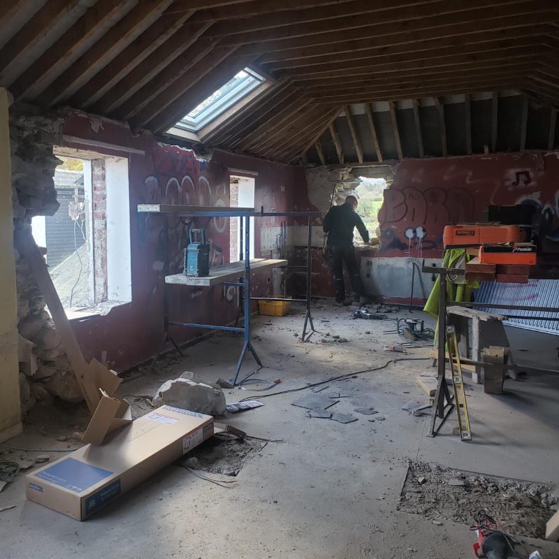 R4pyVXLA The Stables - Renovation Process