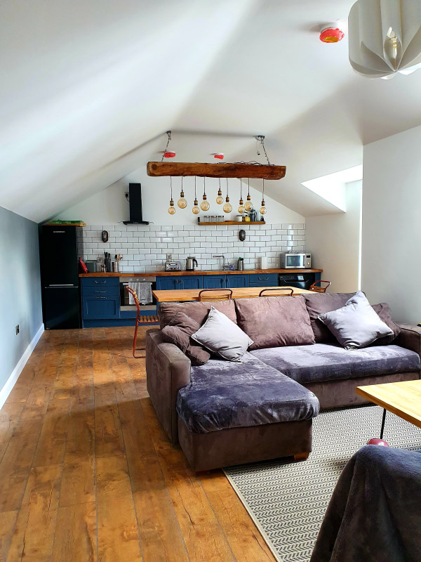 _Xa_0-DA The Stables - Living Area